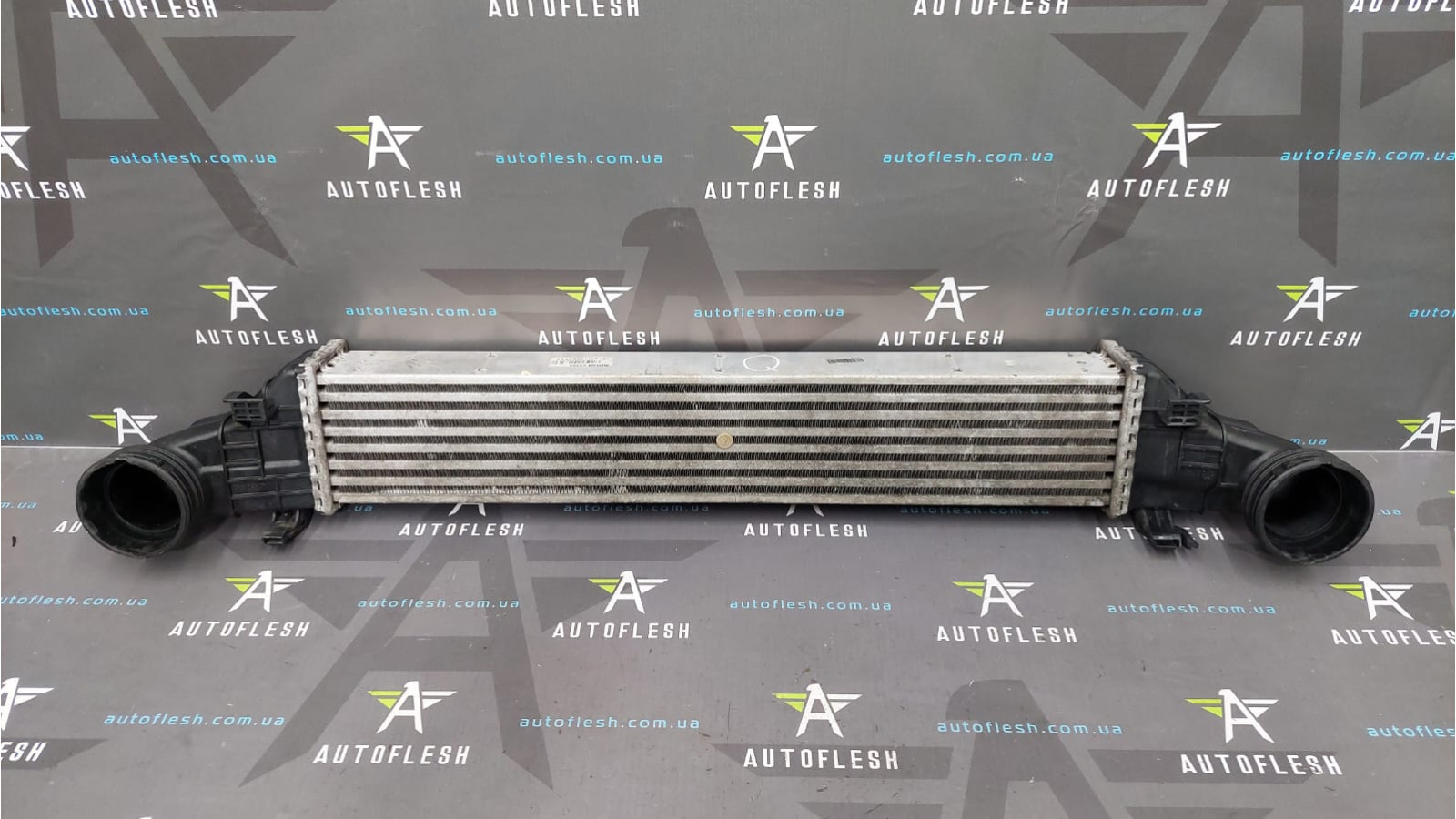 Радиатор интеркулера A2115001102 Mercedes E-Class W211 бу 